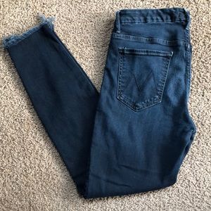 MOTHER “High Waisted Looker Ankle Fray” Size 30